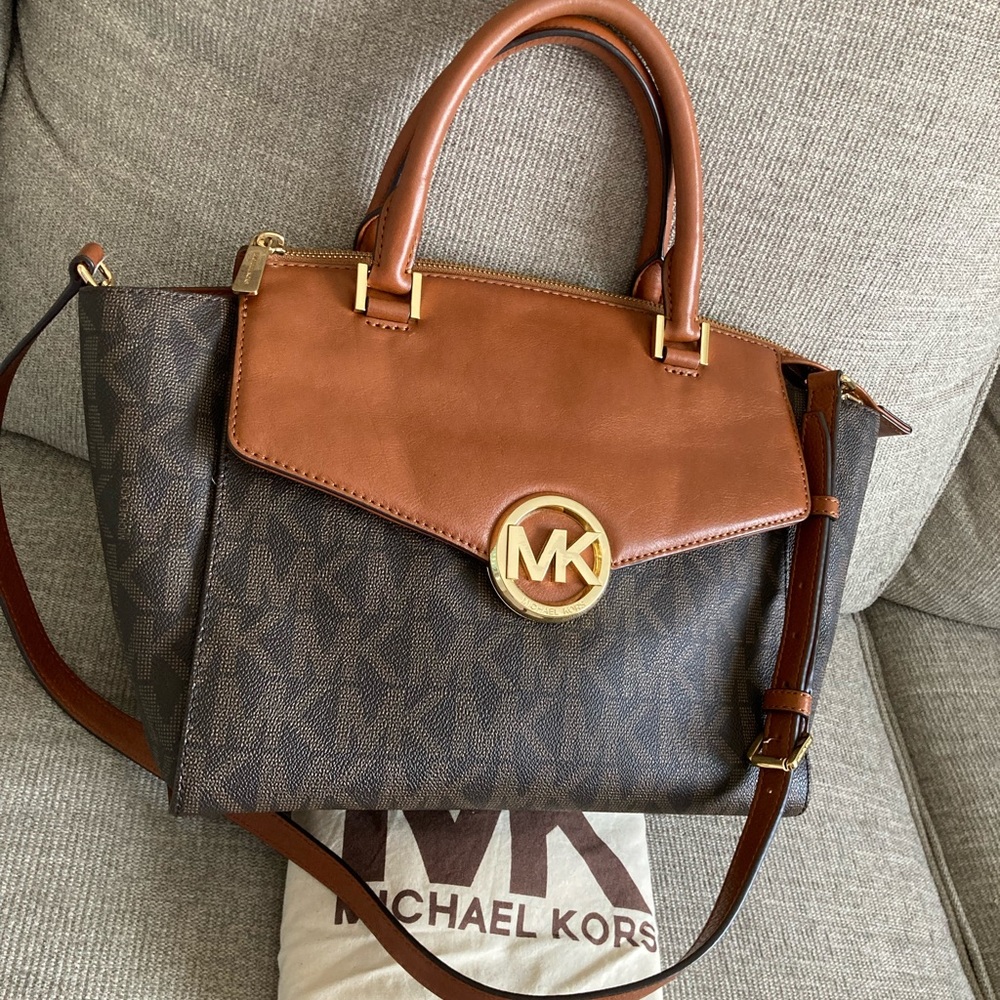 Authentic Michael Kors 2 way excellent condition